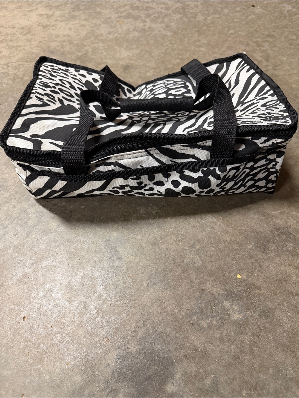 Black & White Animal Print Thermal Baking Dish Carry Case